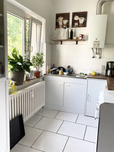 *ab 01.08. * 3 Zimmer , großer Sonnenbalkon , Tageslichtbad